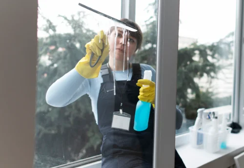 Nettoyage de vitres intérieures et extérieures à Poix-de-Picardie